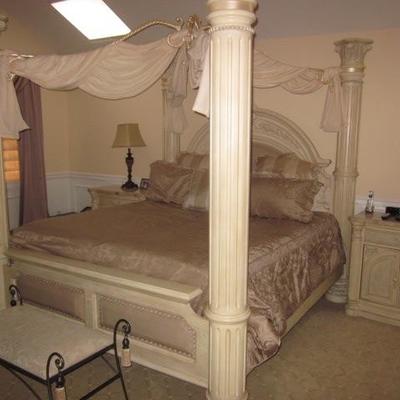 Four Poster Bedroom Suite