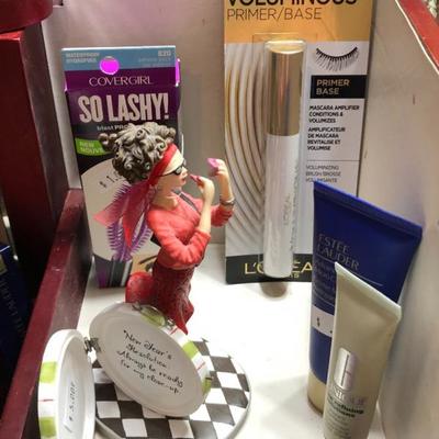 Whimsical figurine. "Always be ready for my closeup!"