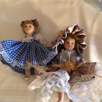 A great and varied collection of dolls!