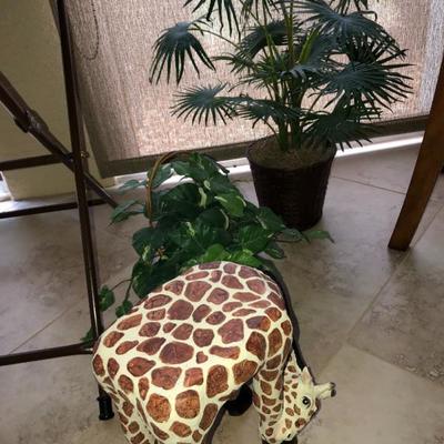 Giraffe Plant Stand
