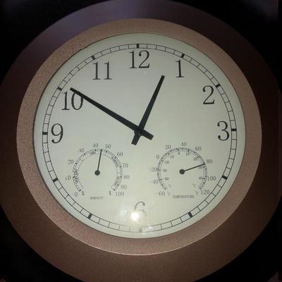Clock with Temp and Humidity