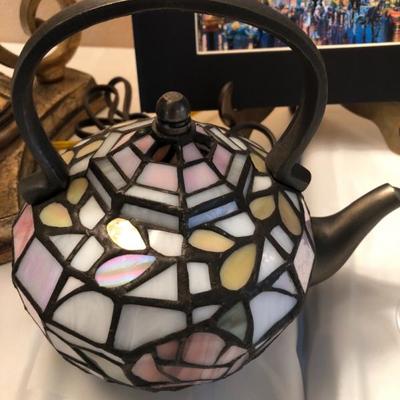 Stained glass teapot lamp