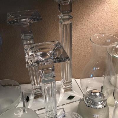Column-shaped candlesticks. 