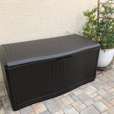 Suncast Storage Deck Box