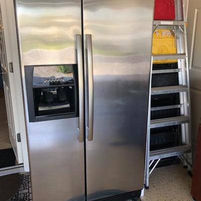 Whirlpool Side-by-Side Refrigerator/Freezer w/in-door dispenser