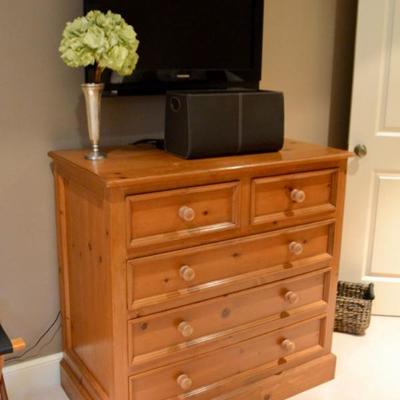 Pine dresser