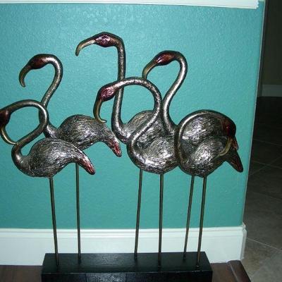 Composition sculpture of flamingo family
