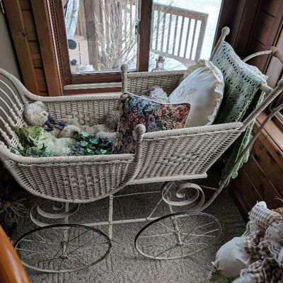 Gendron Wheel Co. (Toledo, OH) Wicker Baby Buggy