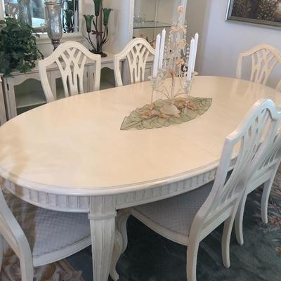 $350 Dining table, 6 chairs, 2 leaves 
