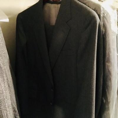 Suits sizes 40s, 38s 