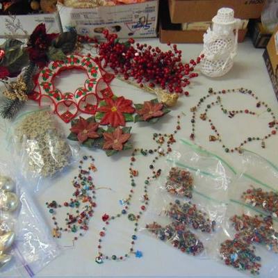 Wooden beaded Strands for Christmas tree and lots ...