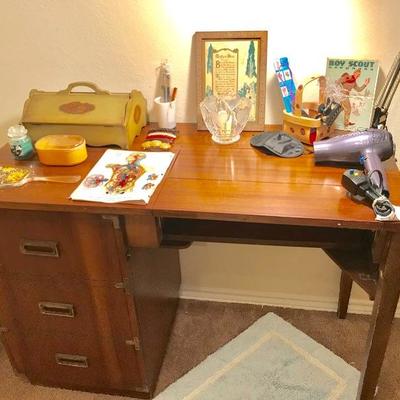 Sewing desk/table