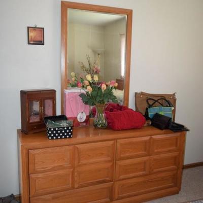 Dresser w Mirror, Home Decor, & Misc Items