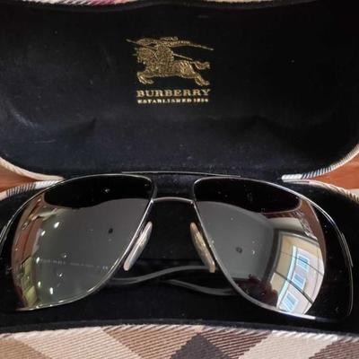 #180: Burberry Sunglasses with Case and Box
Burberry Sunglasses with Case and Box