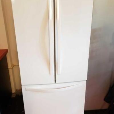 #130: Whirlpool Refrigerator
Model WRF560SMYW00