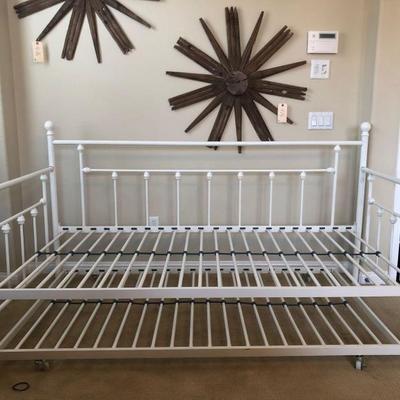 #254: White Metal Twin Trundle Bed Frame
Measures approx 78â€ x 48â€ x 78â€