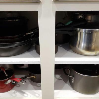 #212: Cabinet Full of Pots, Pans, and Hamilton Beack Crock Pot
Cabinet Full of Pots, Pans, and Hamilton Beack Crock Pot