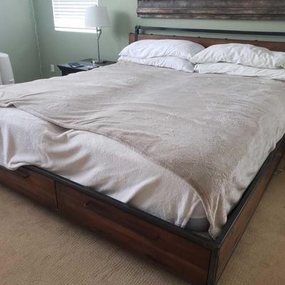 #250: King Size Bed Frame with Active Base Mattress and Remotes
Frame measures approx 76