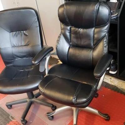 
#851: 2 Black Swivel on Wheels Office Chairs
2 Black Swivel on Wheels Office Chairs