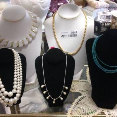#Vintage and fashion necklaces - 5 count