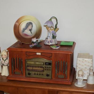 Vintage Radio, Collectible Figurines