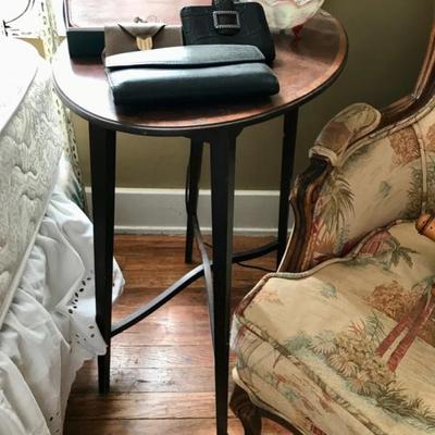 Oval table $35
19 X 14 X 28"