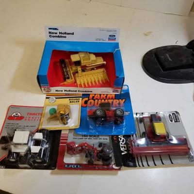 1 Lot  ERTL  6 items  Farm equipment and other ...
