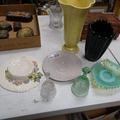 Lot of collectable glassware