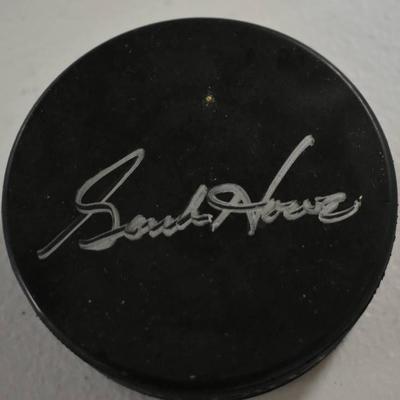 Signed Gordie Howe Official NHL Hockey Puck in Sil ...