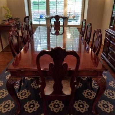 Stanley Dining Room Table With 9 Chairs..