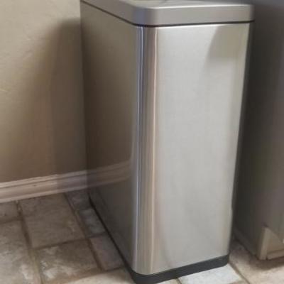 Stainless steel garbage can. Standard size/ 13 L
