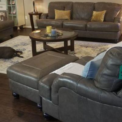 Leather living Room furniture/Ashley furniture