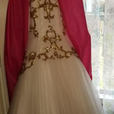 Special occasion/prom dress
Size 0