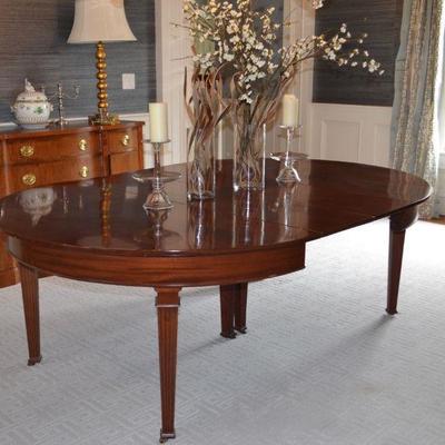 DIning table with 6 leaves