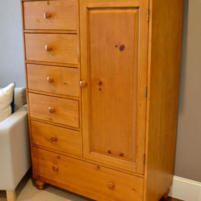 Pine chifferobe