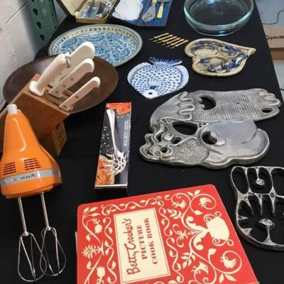 KitchenAid Hand Mixer, Trivets, Pyrex Plus