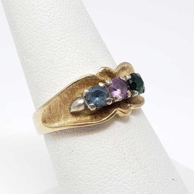 #105: 10k Gold Ring with 3 Stones, 4.1g
Weighs approx 4.1g, size 6.5