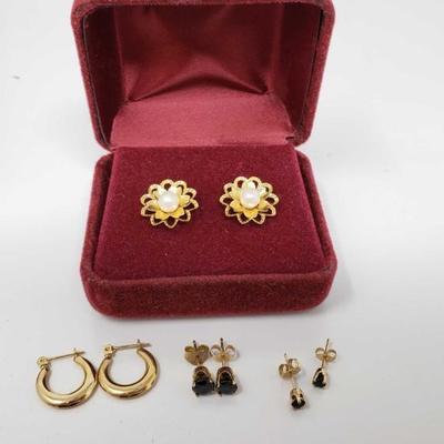 #170: 4 Pairs of 14k Gold Earrings, 4.1g
Combined weigh approx 4.1g 