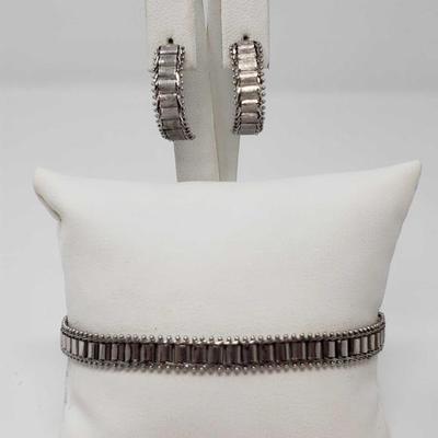 #163: !4k White Gold Earring and Bracelet Set, 14.9g
Combined weigh approx 14.9g, bracelet measures approx 7