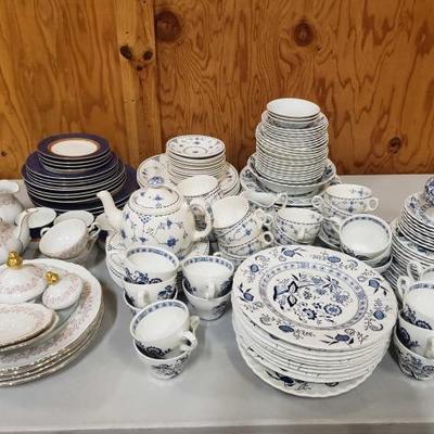 #1215: 4 Partial China Sets
Metterteich Bavaria Lady Beatrice, J&G Meakin Classic, Furnival Limited and Retroneu
