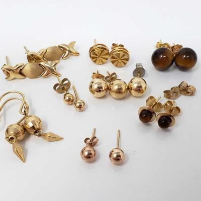 #118: Seven Pairs of 14k Gold Earrings, Loose Earring and Earring Backs, 8.2g
Combined weigh approx 8.2g 