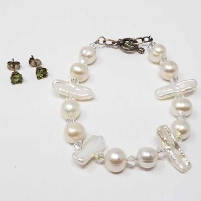 
#172: Sterling Silver Earring and Pearl Necklace with Sterling Clasp, 14.3g
Combined weigh approx 14.3g, bracelet measures approx 7