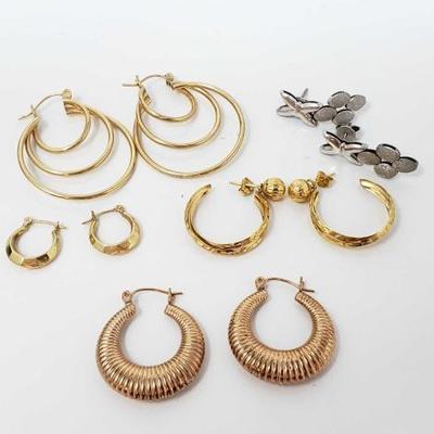 #129: Five Pairs of 14k Gold Earrings, 11.5g
Combined weigh approx 11.5g 