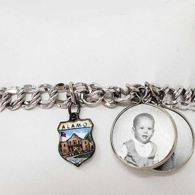 #106: Sterling Silver Charm Bracelet, 20.2g
Weighs approx 20.2g, measures approx 7