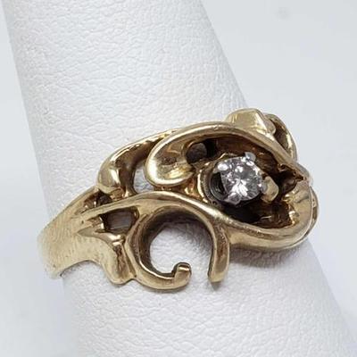 #100: 14k Gold Ring with Center Diamond
Diamond is approx 1/16 ct, weighs approx 5.9g, size 8.5
