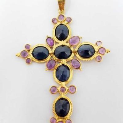 #63: 18k Gold Cross Pendent, 1.9g
Weighs approx 1.9g, measures approx 1