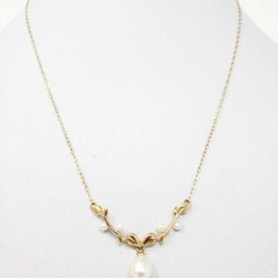 #59: 14k Gold Necklace with Pearls, 2.6g
Weighs approx 2.6g, Measures approx 15