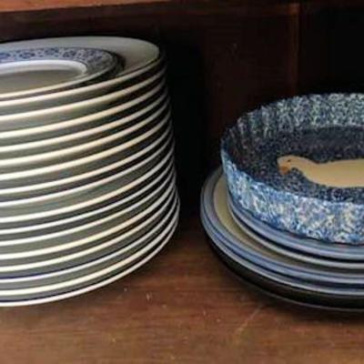 APT065 Blue Trimmed Plates