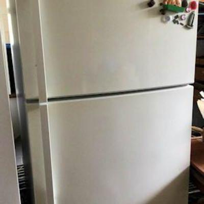 APT077 Whirlpool Refrigerator