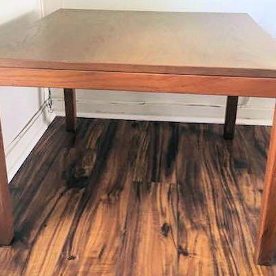 APT010 Solid Wood Table